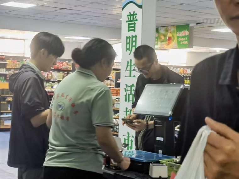 家政超市开业 开启便民服务新篇章——云南首家家政生活超市盛大开业，物业管理搭乘一站式生活服务快车技业成功护航产业新发展趋势新时代典型案例